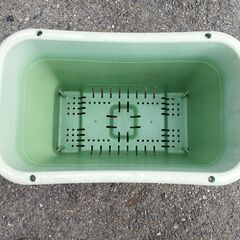 大きめの深型プランター3個、園芸資材の画像