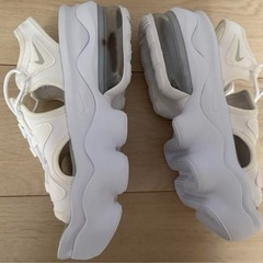 大人気‼️希少⭐️NIKE エアマックスココ　ホワイト 24㎝　サンダルの画像