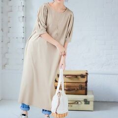 サイドポケット付ロング丈ワンピース・新品未使用・ベージュ・タック袖の画像