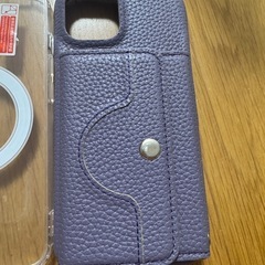 iPhone 15用パープルフリップケースの画像