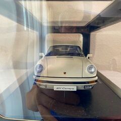 1/18ミニカー オートアート製ポルシェ911 Carrera 1988（白）