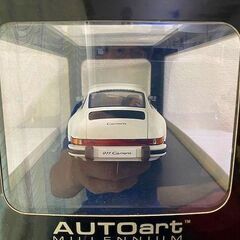 AUTOart Porsche 911 Carrera 1988 ミニカー 1/18ミニカー オートアート製ポルシェ911 Carrera 1988（白）