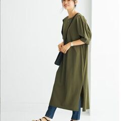 サイドポケット付ロング丈ワンピース・新品未使用・カーキ・タック袖