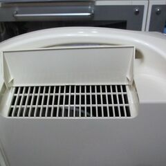 【除湿機】梅雨の時期に洗濯物の乾燥やカビ発生防止に効果有り　新品に近い美品の画像