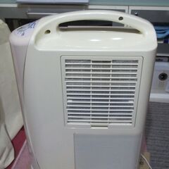 【除湿機】梅雨の時期に洗濯物の乾燥やカビ発生防止に効果有り　新品に近い美品の画像