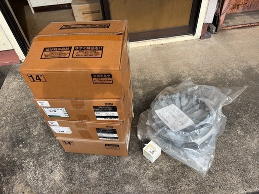 ホイール(14インチ)4本、ナット、ホイルキャップカバー