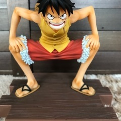 ワンピースフィギュア7体➕限定コミック本1冊　　の画像