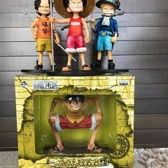 ワンピースフィギュア7体➕限定コミック本1冊　　
