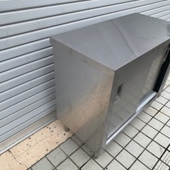 18 業務用ステンレス食器庫作業台 幅900 飲食店の画像