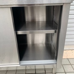 18 業務用ステンレス食器庫作業台 幅900 飲食店の画像