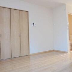 💸敷礼無料！生活に便利な立地、築浅１R角部屋です。駐車スペ…
