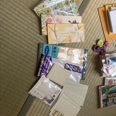 手紙、シール、スタンプ、メモ帳、封筒等の画像