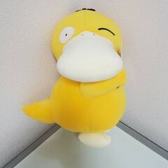 【美品 未使用 値引き】ポケモン コダック ほぺぴた　ぬいぐるみ タグ付き 景品の画像