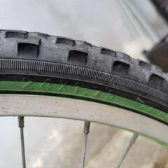 マウンテンバイク　LongRide 　ホワイトとグリーン 前部バスケット付き24インチ6速ギアの画像