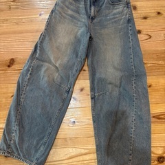 GU バレルレッグジーンズ