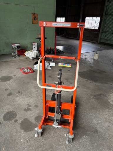 TRUSCO コゾウリフター 200kg フォーク式 足踏み油圧式　ハンドリフトBEA-H200-12 (現地引き取り希望)