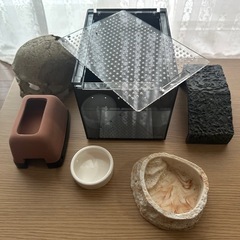 爬虫類ケージやレイアウト用品
