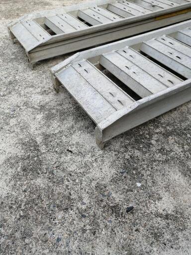 傷あり、アルミラダー　2.4m 1t　2本セット