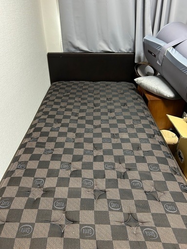 サータ　ベッドフレームとマットレス