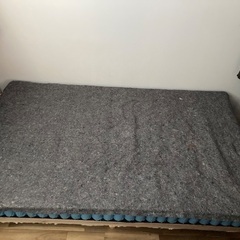 スプリングコイル足付きマットレスベッド