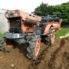 農機具　クボタ トラクター B6001 ブルトラ 四駆