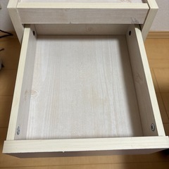 ベッド　サイドテーブルの画像