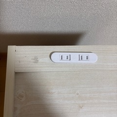 ベッド　サイドテーブルの画像