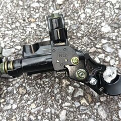 クラッチレバー、マスターシリンダー付きブレーキレバーの画像