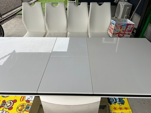 決まりました。伸縮式ダイニングテーブルセット(椅子4脚付き)