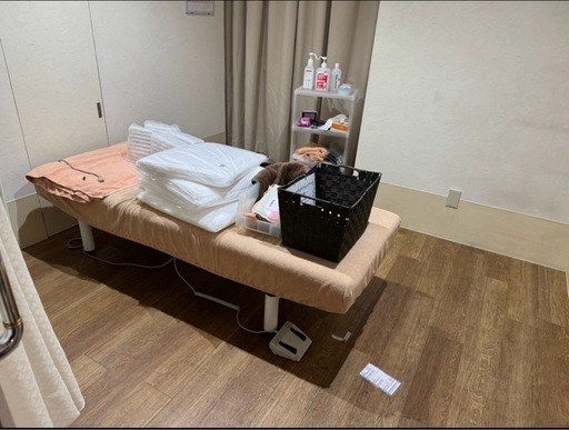 昇降付きベッド　エステベッド