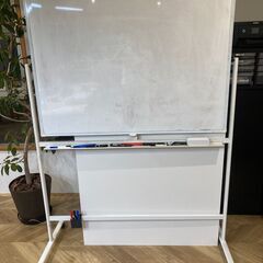 ホワイトボード（縦 約180cm × 横 約130cm）