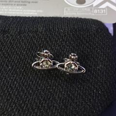 ヴィヴィアンのピアス