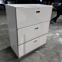 鍵付きキャビネット！美品！鍵あり！
