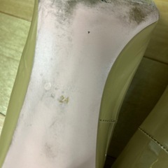 セブントゥエルブサーティ　パンプスの画像