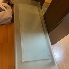 早い者勝ち！キャスター付きガラステーブル