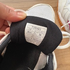 【asics】【アシックス】スニーカー　24.5cmの画像