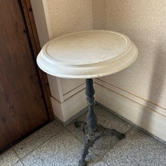 テーブル
