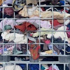 45リットル袋に衣類👚詰め放題取り放題！500円の画像