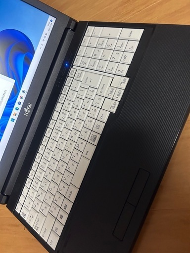 富士通LIFEBOOK A579/BX 8世代 CPU