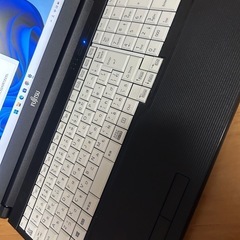 富士通LIFEBOOK A579/BX 8世代 CPUの画像