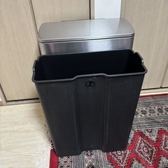 ペダル式ステンレスゴミ箱 の画像
