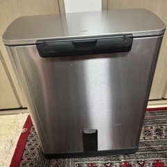 ペダル式ステンレスゴミ箱 