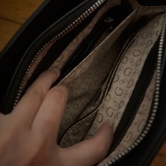 GUESS  バッグの画像