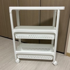 キャスターつき収納の画像