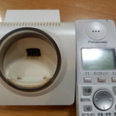 直接引取りできる方　難あり充電しません　修理して使える方　パナソニック子機電話1台　充電器、コード付　　ＫＸーＦＫＮ５１４－Ｗの画像