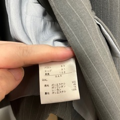 レディース　スーツ　グレーの画像