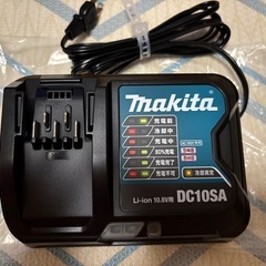 makita マキタ　掃除機の充電器
