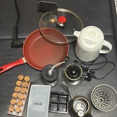 【0円／引っ越し整理】セミダブルマットレス＋キッチン用品等々の画像