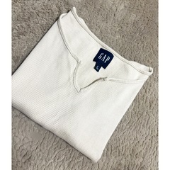 GAPTシャツ Vネックの画像