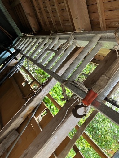 脚立(きゃたつ)